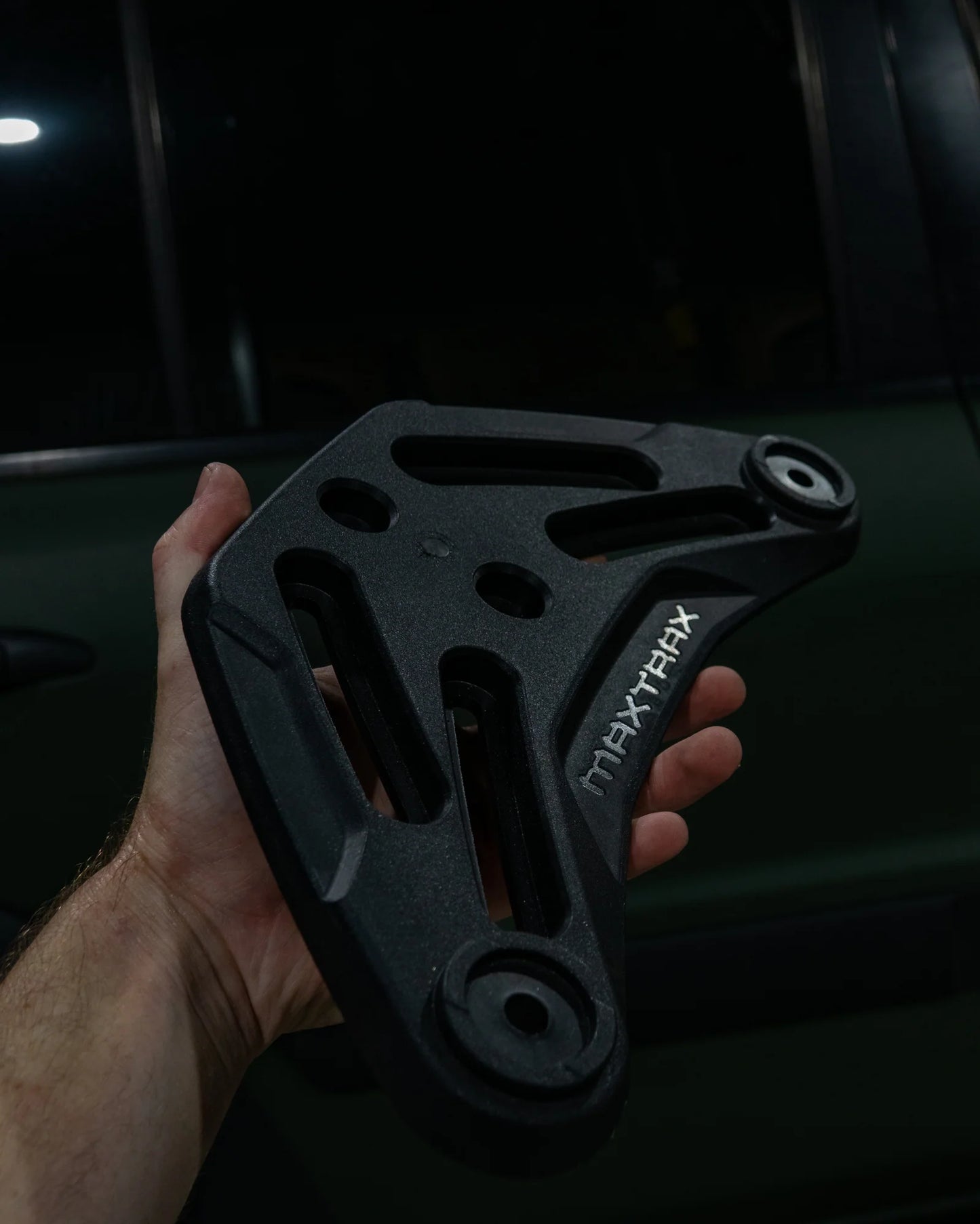 MAXTRAX UNIVERSAL FLAT RACK MOUNTING KIT